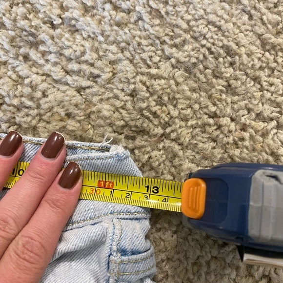 Zara Women’s Wide Leg Light Wash High Rise Denim Size US 4 Raw Hem Relaxed Fit - Picture 6 of 8